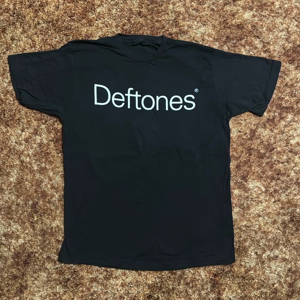 Black Deftones T-Shirt. Size Large